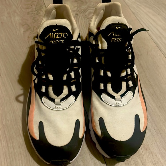 Women’s Nike Air React shoes. - Picture 4 of 4